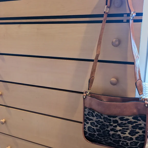 New vegan leather Leopard purse - Picture 3 of 3